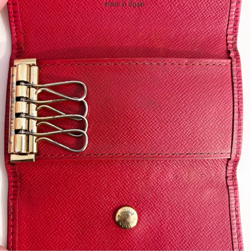 Louis Vuitton Authentic 4-Hook Key Holder in Castillian Red Epi Leather VTG